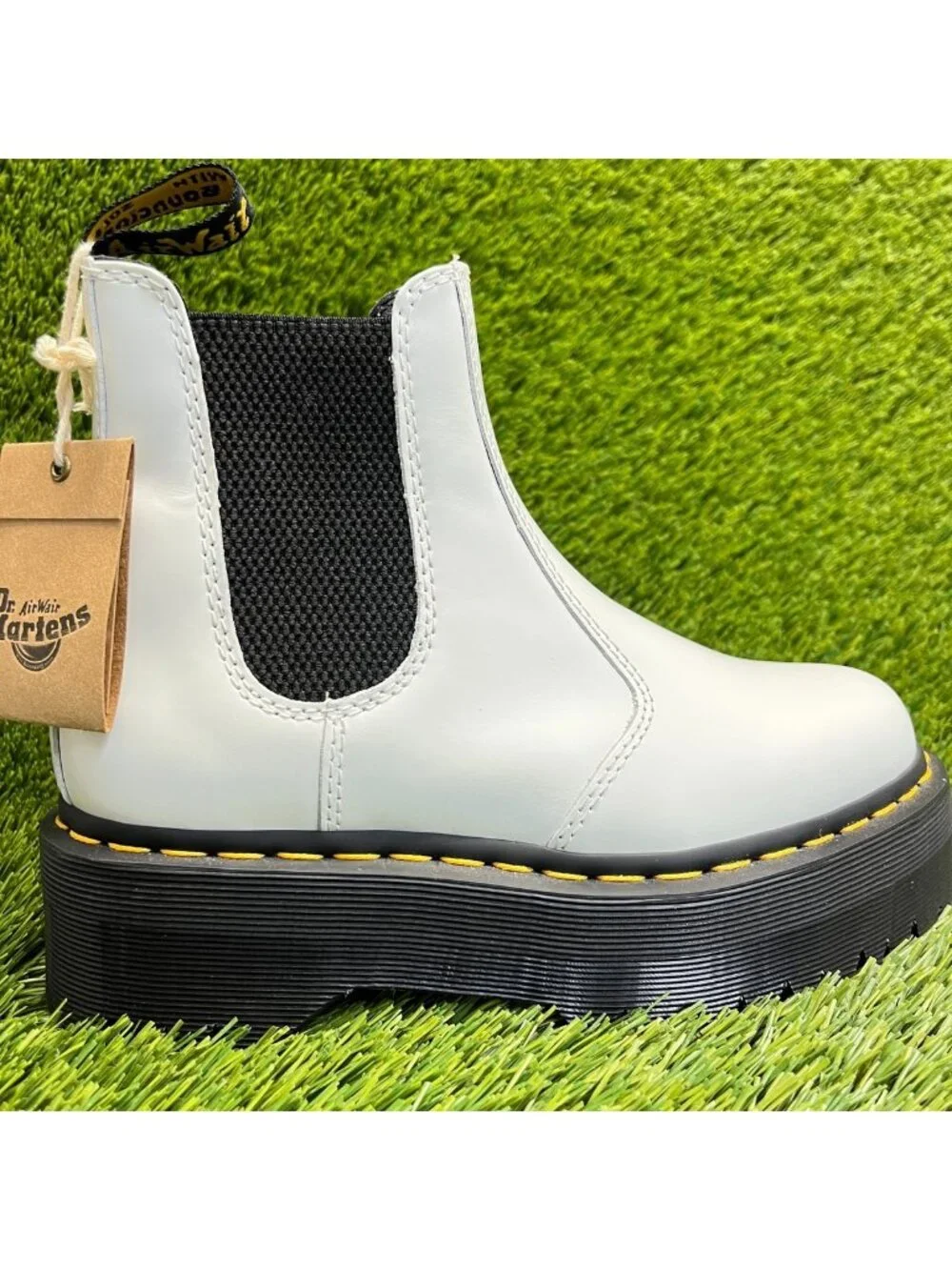 Dr. Martens 2976 Quad Womens Size 6 White Black Classic Outdoor Chelsea Boots